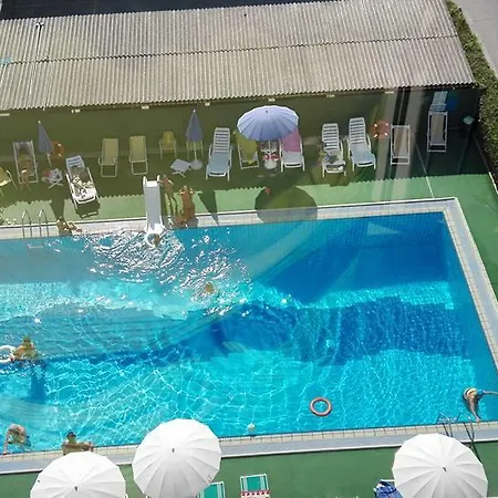 Boston ألبا أدرياتيكا